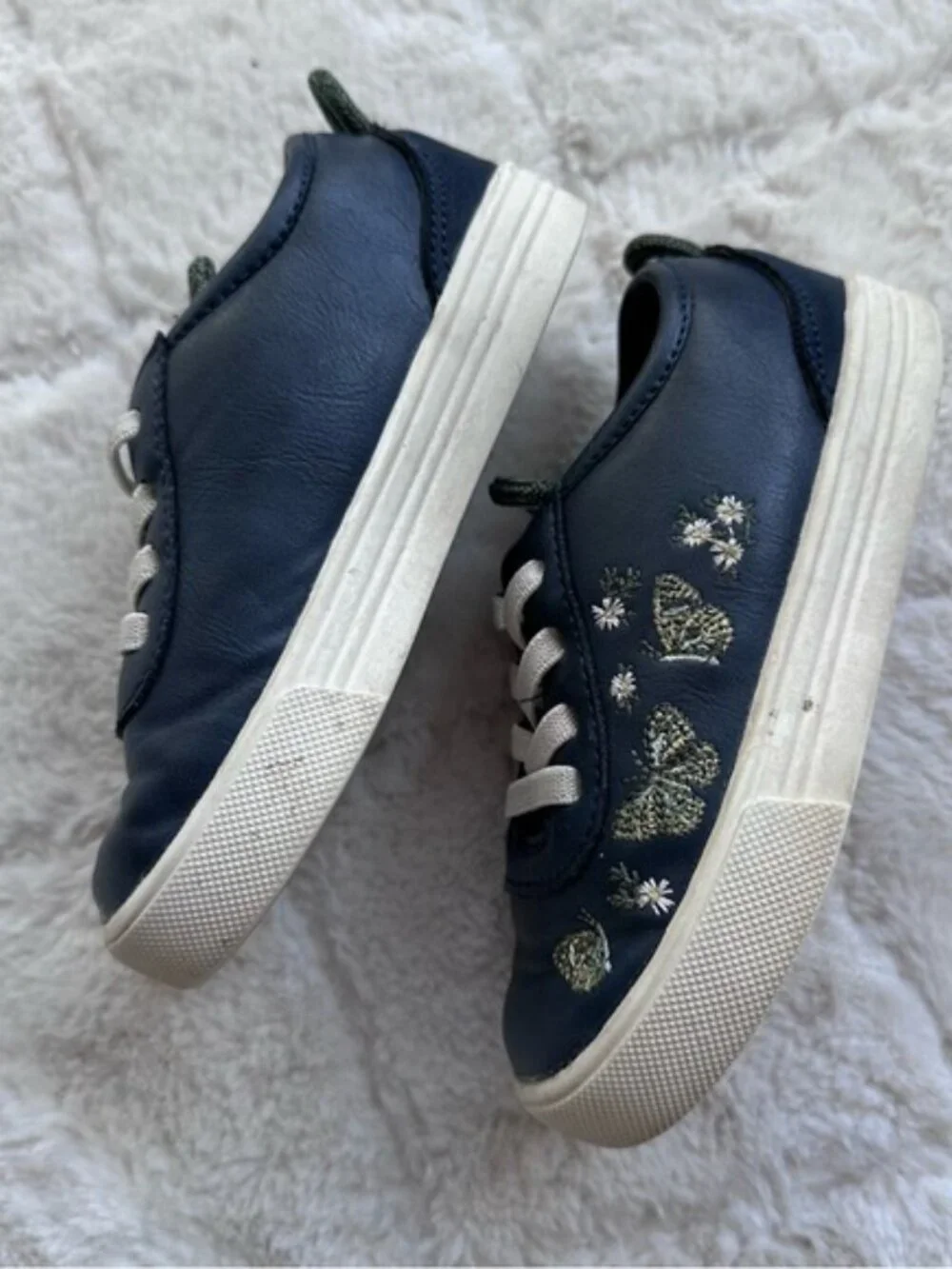 OshKosh B'Gosh | Navy and Green Embroidered Girl's Sugar Sneakers | Size 7
